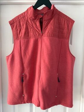 Southern Tide Coral Red Logo Inner Label Vest